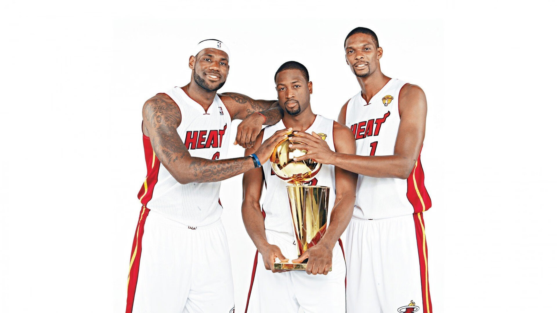 离谱！成都蓉城门线救险惊现NBA赛场？独行侠回暖，国王清晨备战社区盾